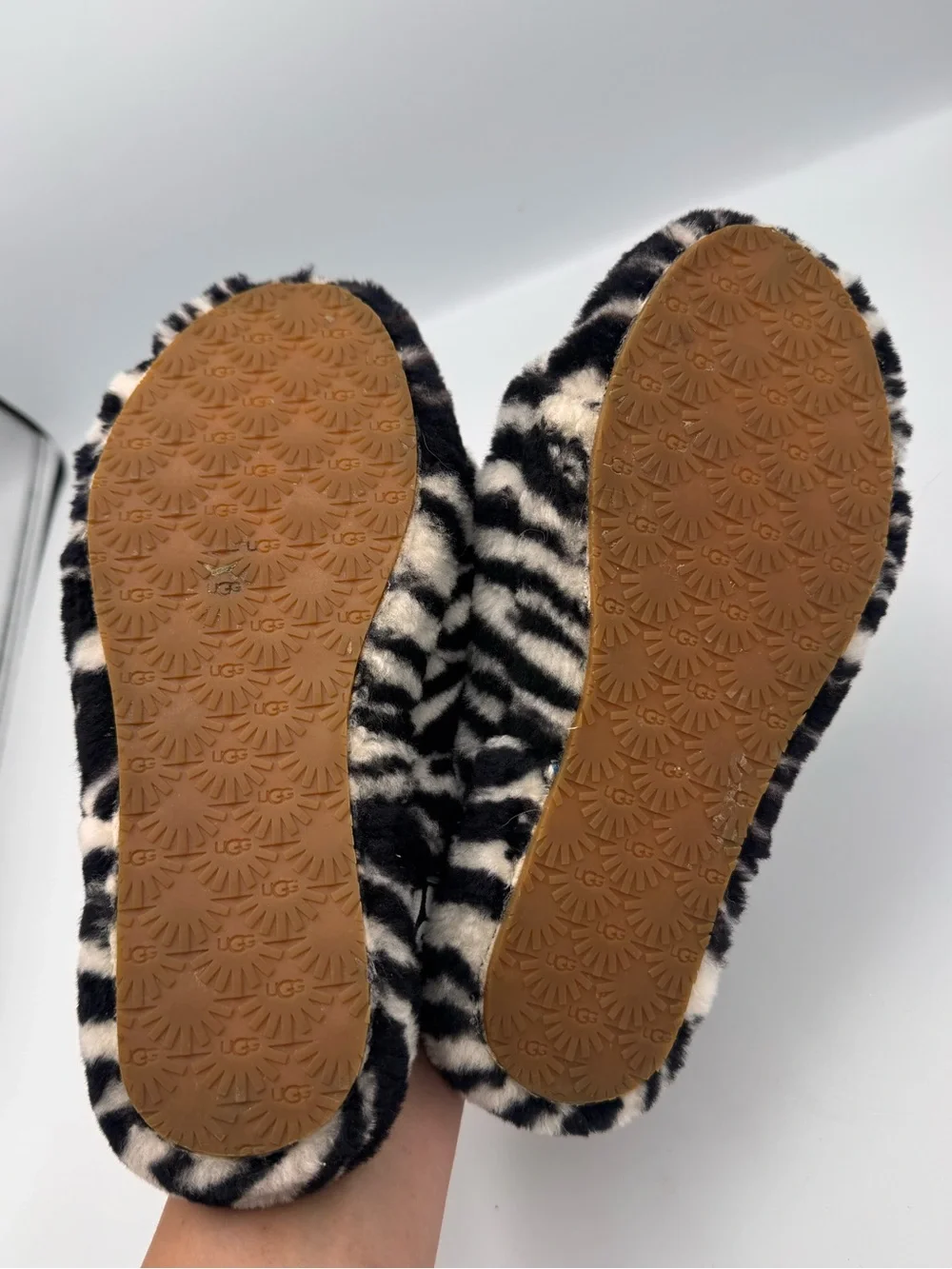 UGG Fluff Yeah Slide Zebra Black White Big Kids Sheepskin Sling Back Slipper 4